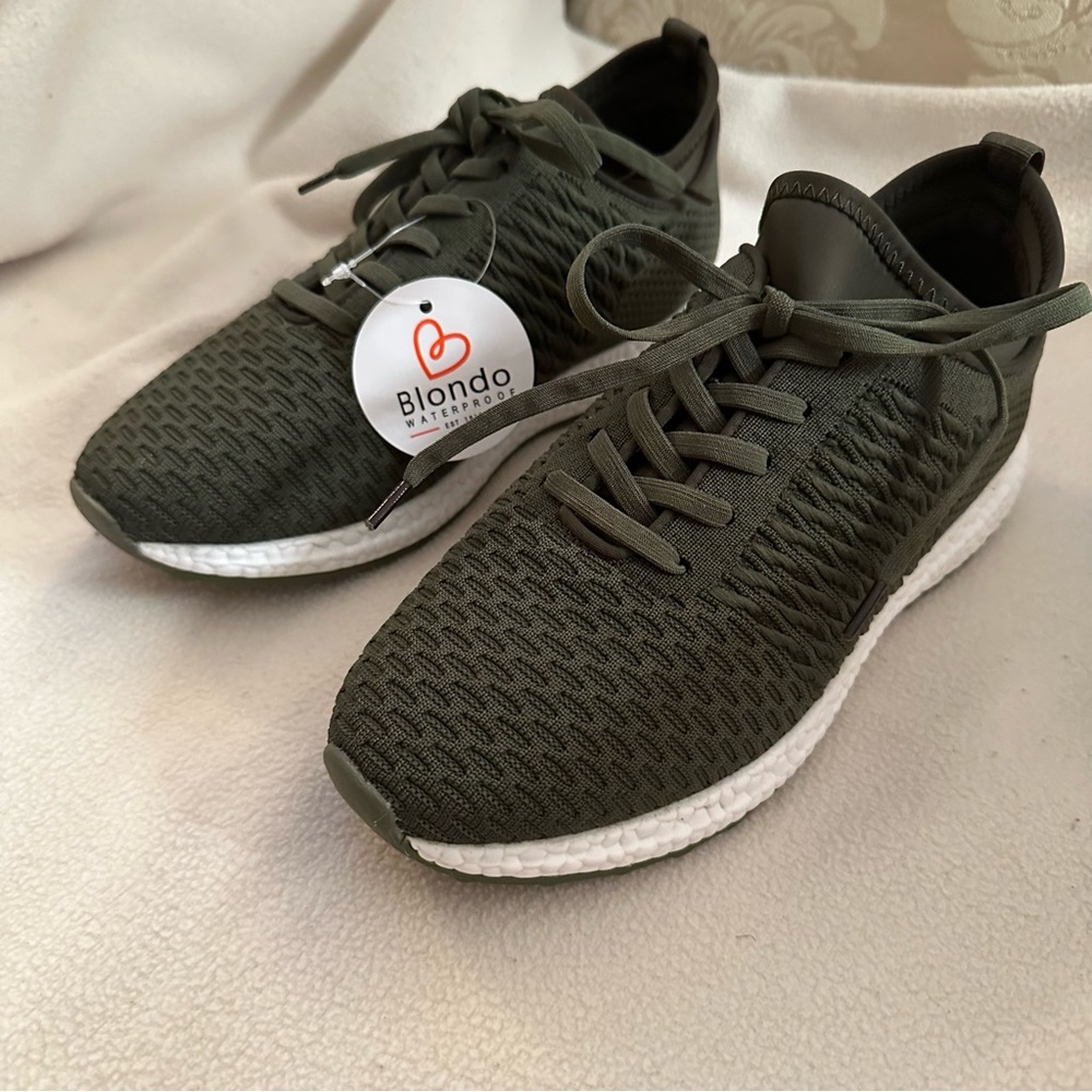 Blondo- Women’s Waterproof Hunter Green Athletic Sneakers- SIZE US 6